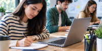 Estudio colaborativo con luz natural